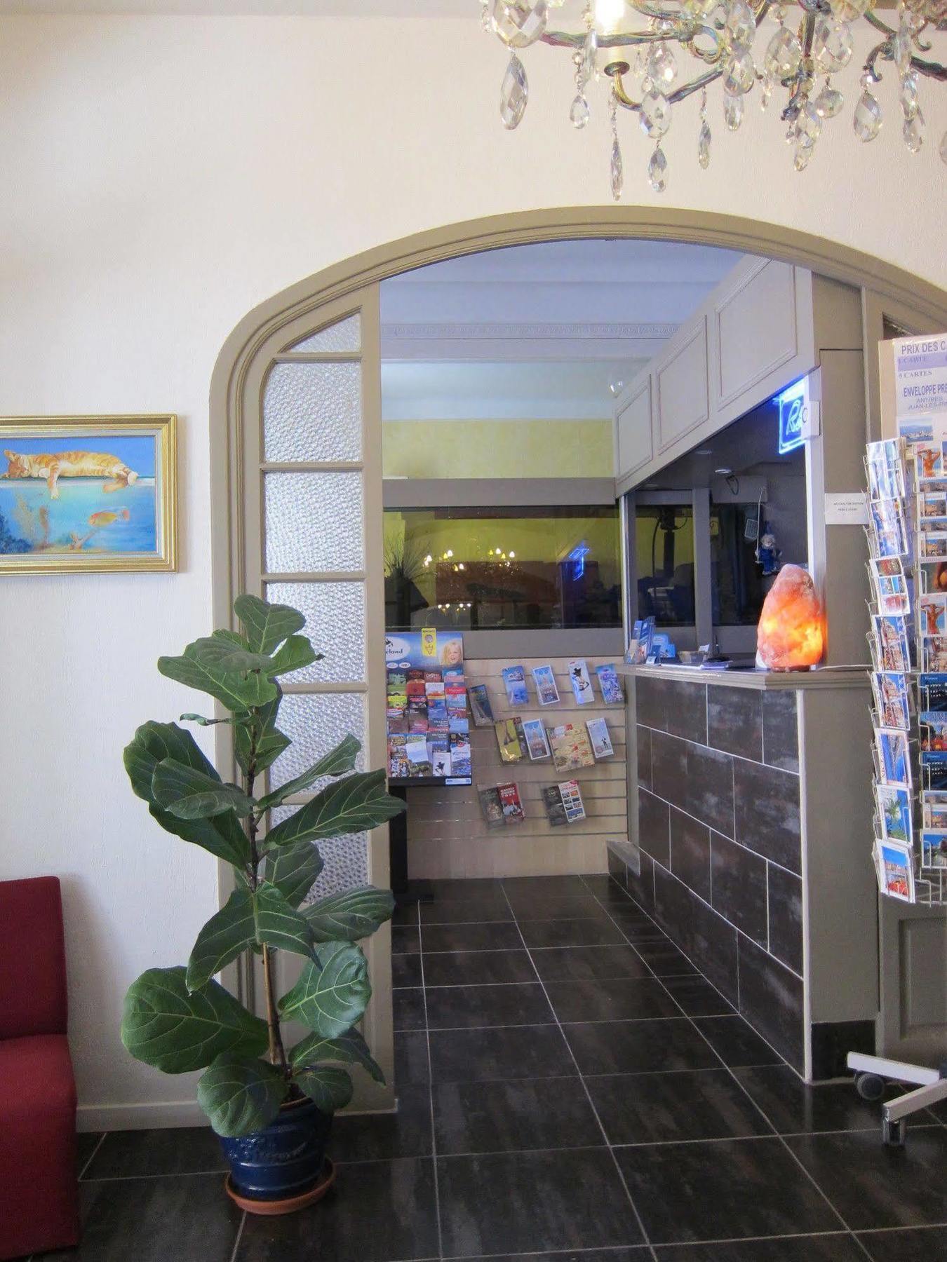 Brit Hotel Colbert Juan-les-Pins Kültér fotó