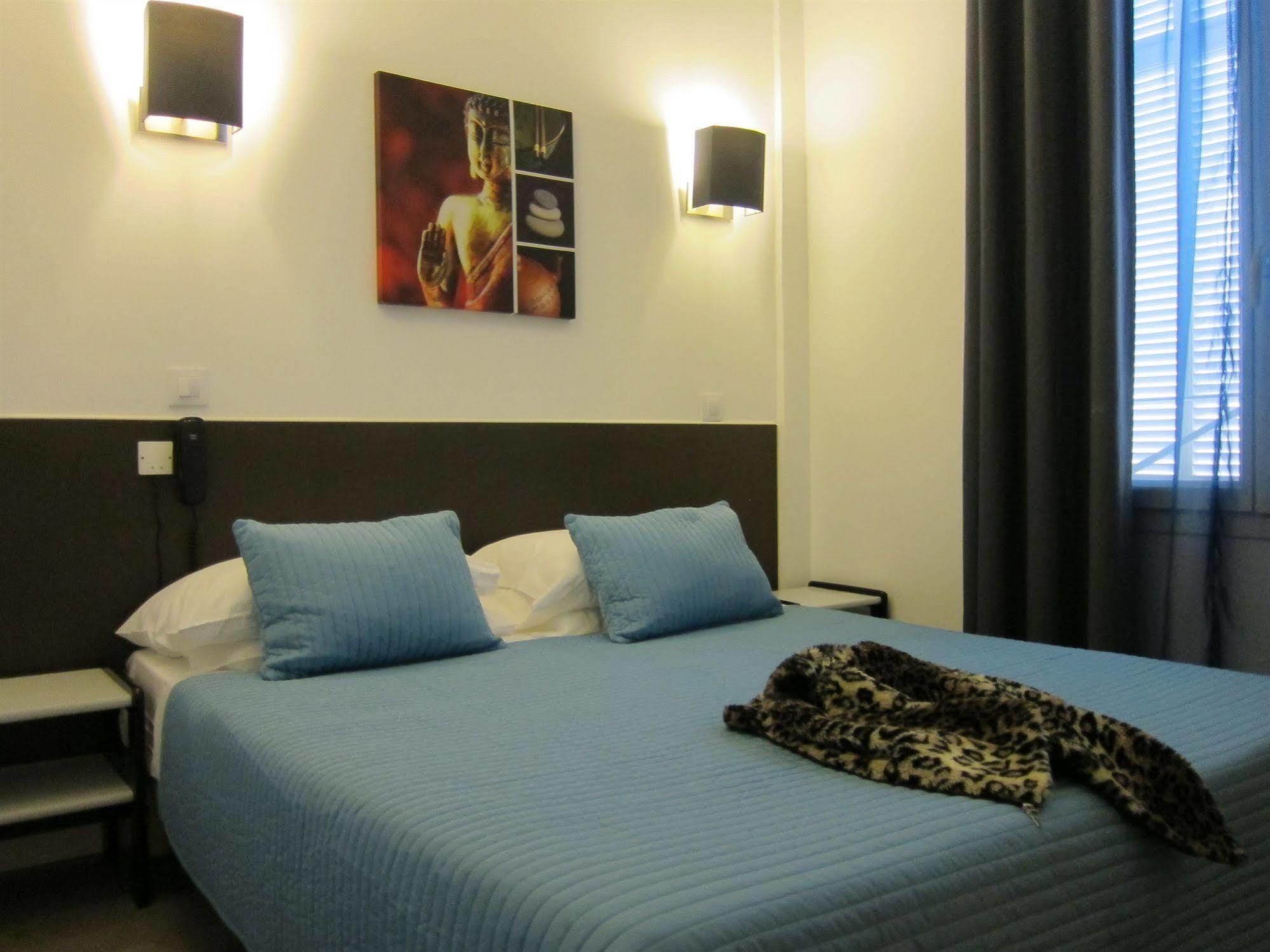 Brit Hotel Colbert Juan-les-Pins Kültér fotó