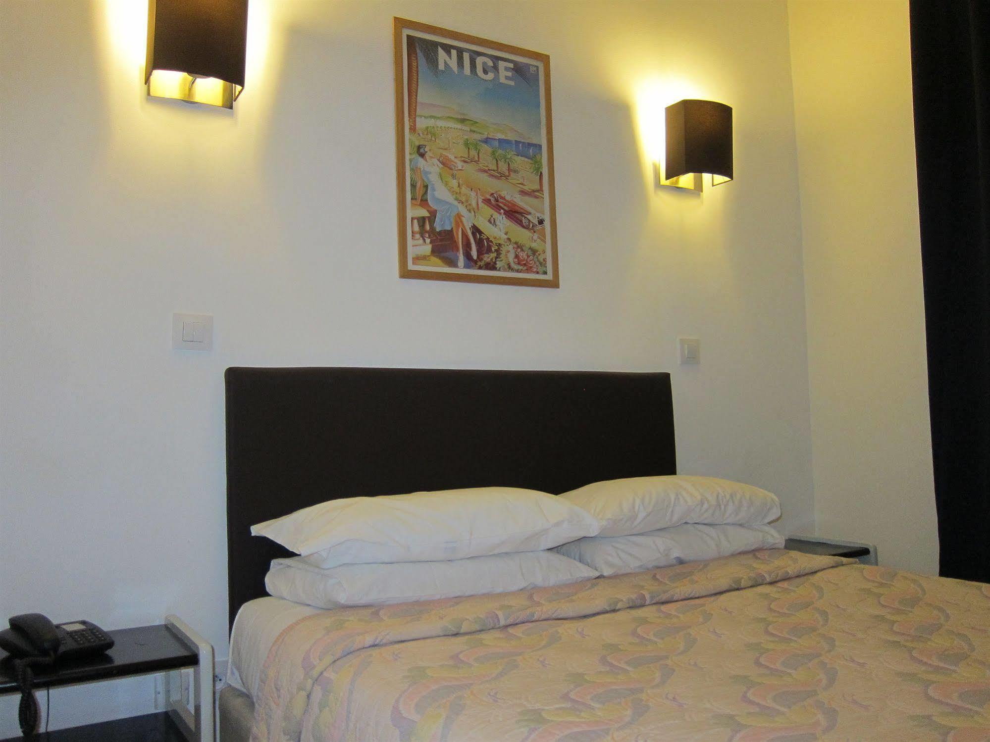 Brit Hotel Colbert Juan-les-Pins Kültér fotó