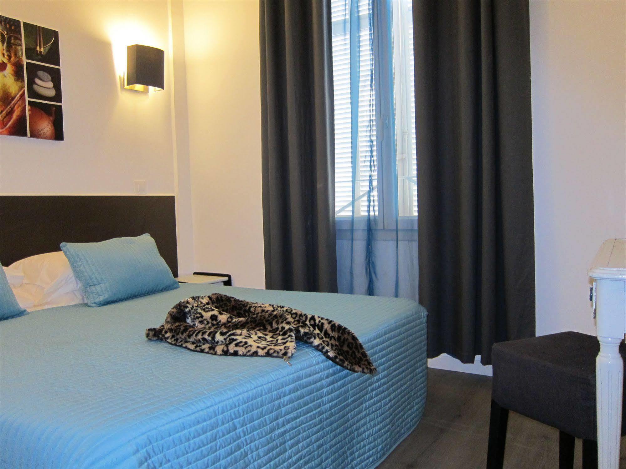 Brit Hotel Colbert Juan-les-Pins Kültér fotó