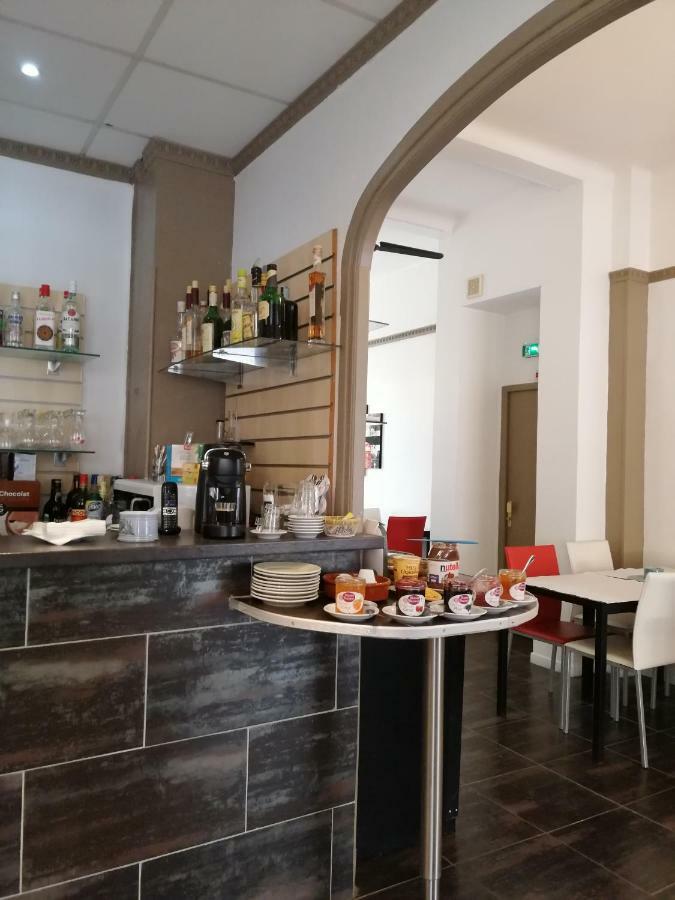 Brit Hotel Colbert Juan-les-Pins Kültér fotó